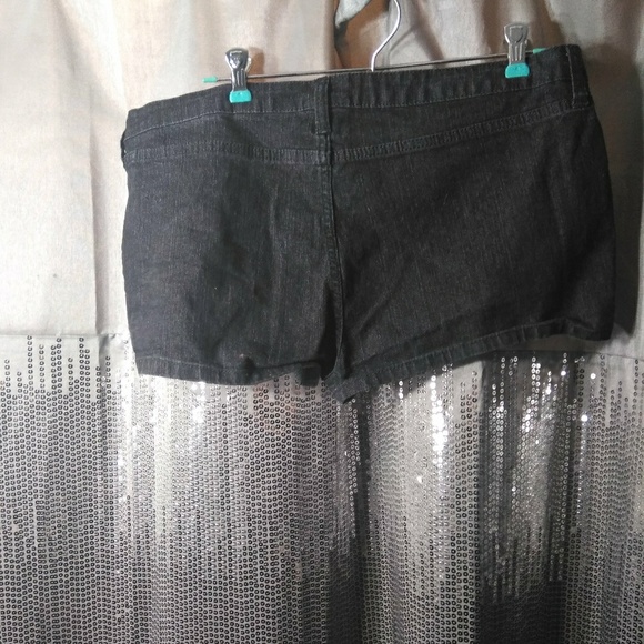 3 pairs of shorts - Picture 4 of 6